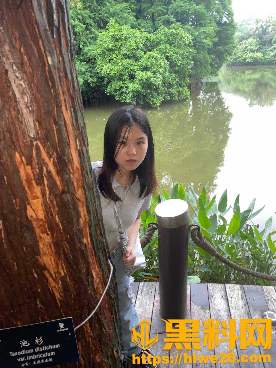 湖南长沙04年小骚货 吴紫 与男友性爱视频泄露 深喉口交含棒 撅着大屁股被无套后入