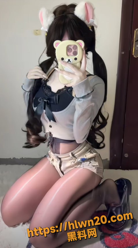 拒绝幼态审美 回归萝莉本心 抖音网红福利姬 双马尾萝莉 被网友扒出其大尺度自慰视频！