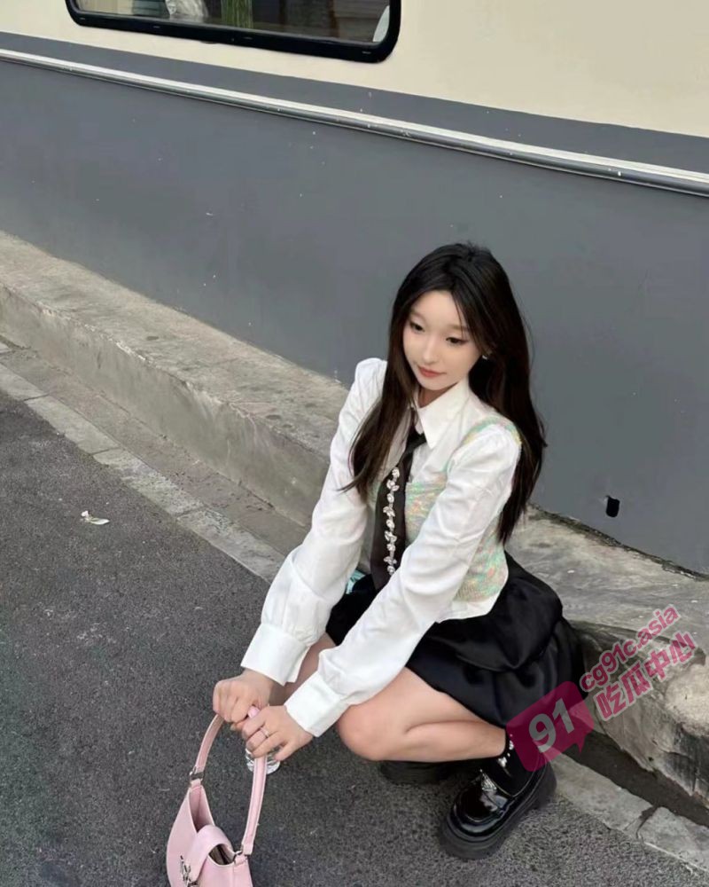 迷玩三人组迷奸杭州清纯嫩模～巧遇妹子姨妈仍暴力输出血染床单 闯红灯的畜生