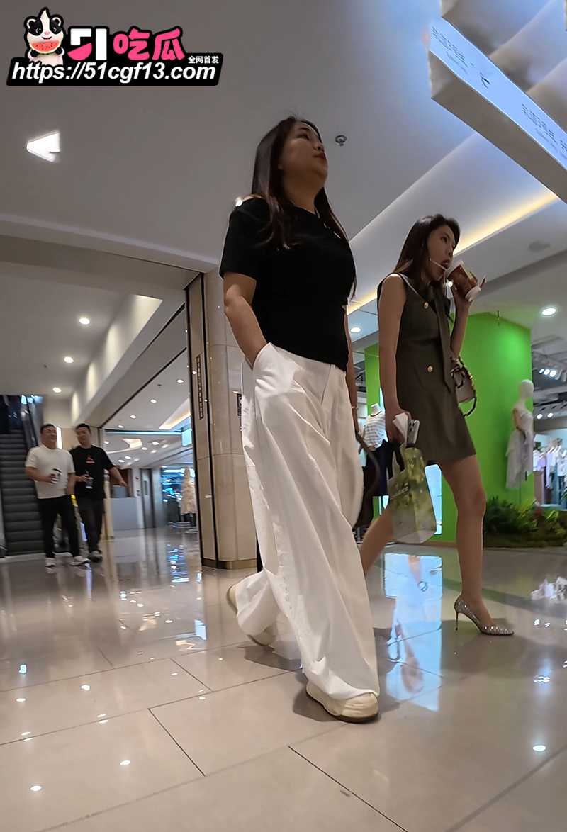 裙底偷拍 1 拷贝