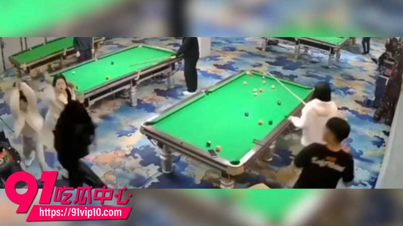 海口台球厅2V5砍人案现场监控3 海口台球厅2V5砍人案现场监控3