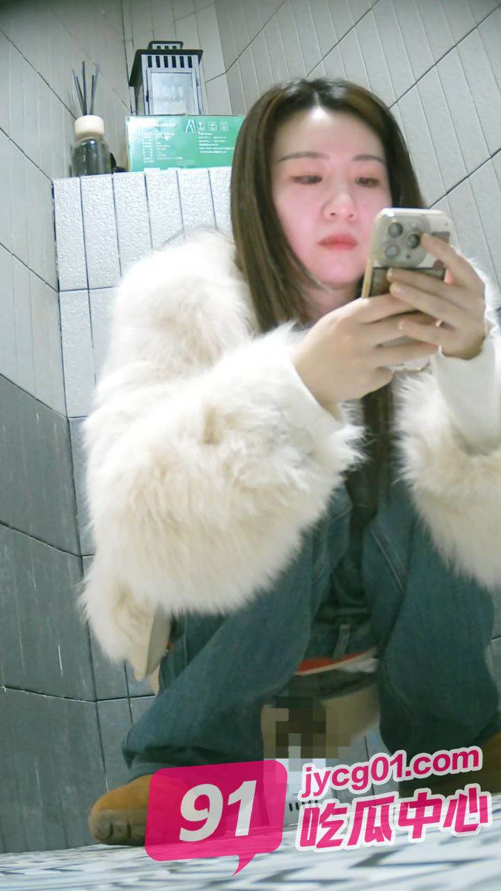 商场女厕全方位偷拍各种美女 碰到极品白虎一枚～ 配图4
