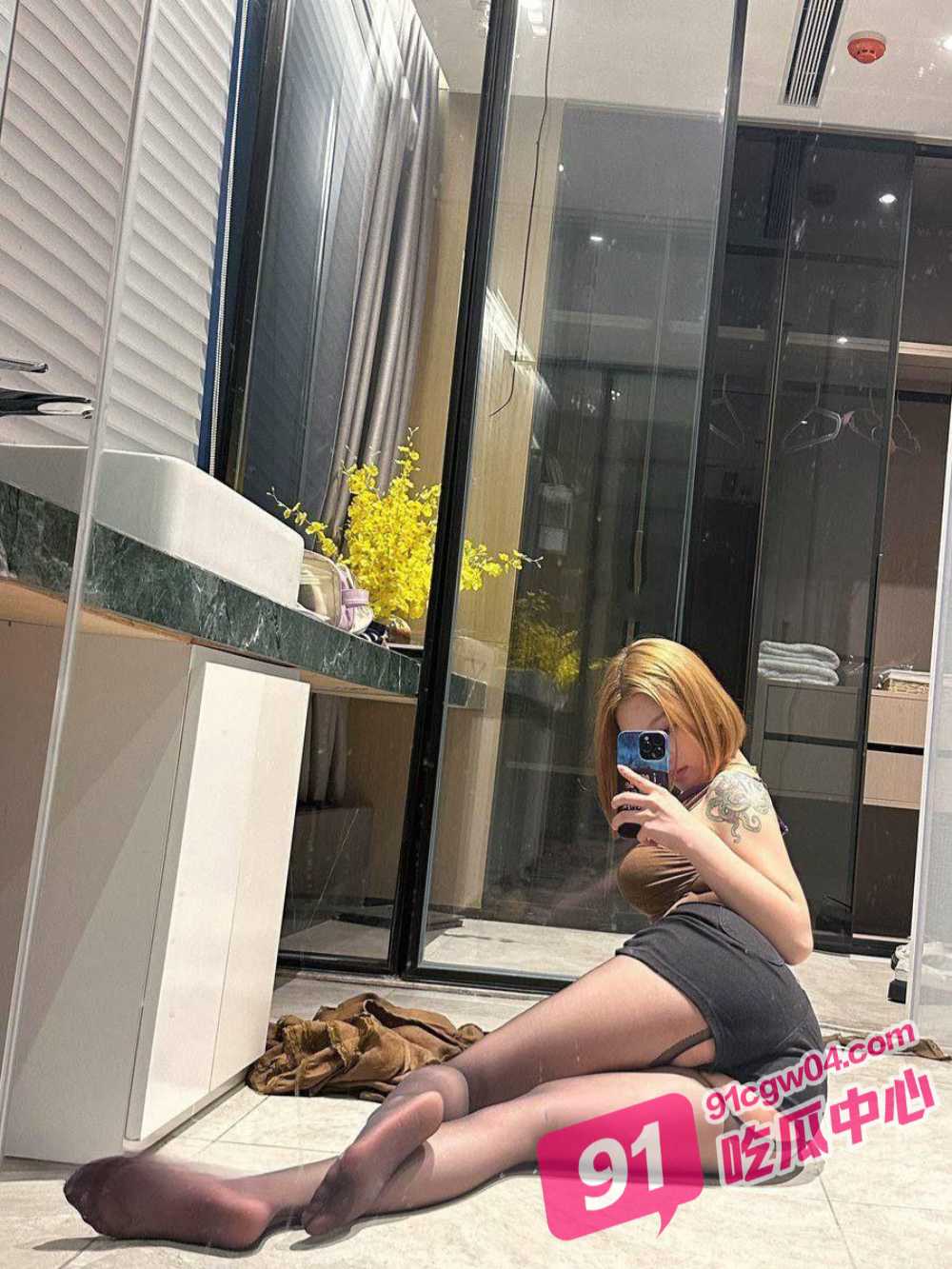 抖音巨乳肥臀网红暴力永恒 别墅里沉浸式吃鸡 各种骚浪贱让帅哥猛操 配图6