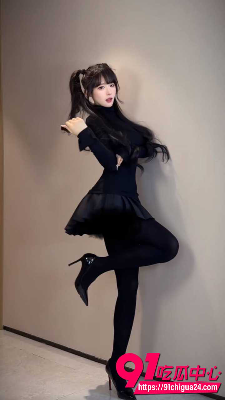 黑丝红裙兔女郎制服诱惑5 黑丝红裙兔女郎制服诱惑5