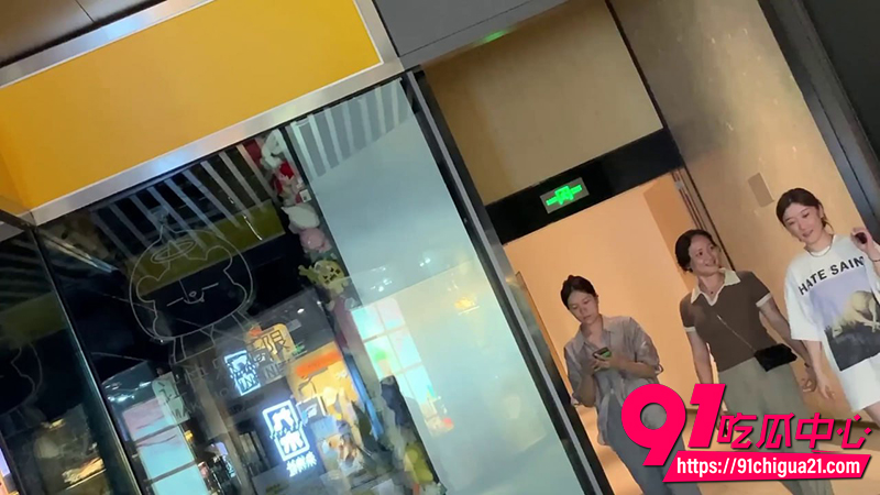 酒店女厕偷拍无剪切版 多位美少妇极速嘘嘘放尿 圆润肥臀十分吸睛!