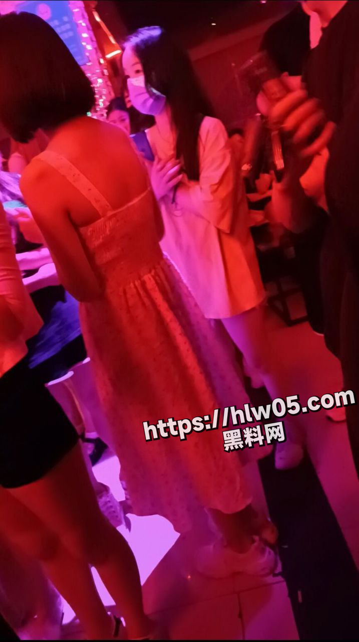 莎莎舞系列 男人的天堂 极品女神也只要十元三曲 还有打站桩 烧立焊！