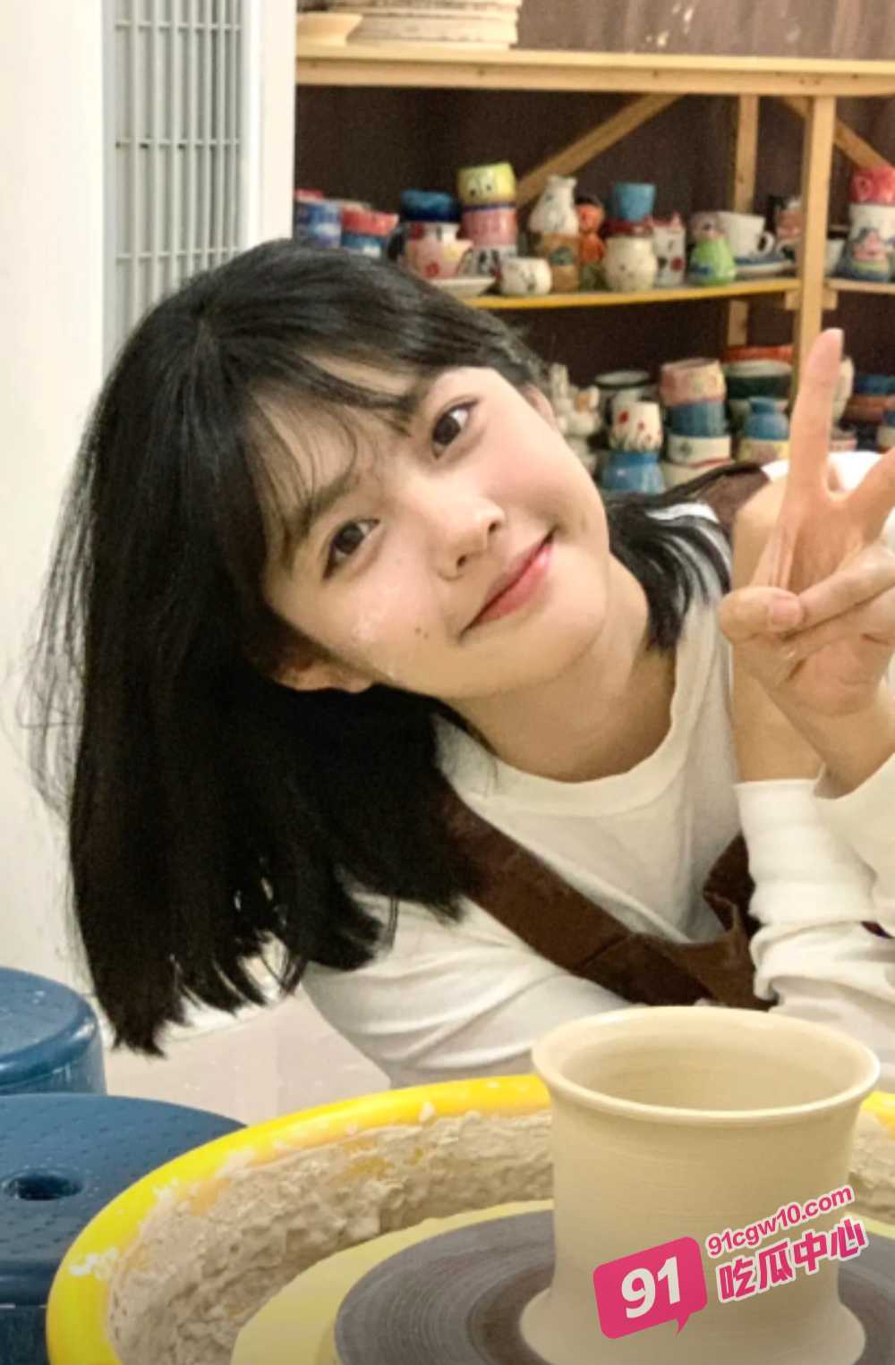 约炮艺术学院短发妹邓洁 表面清纯实则放浪 全自动骑乘榨精停不下来！ 配图2