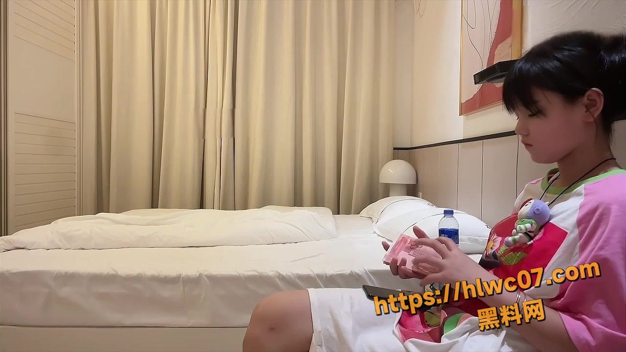 探花小飞 3000约炮暴躁精神小妹 玩到她生无可恋高潮不断