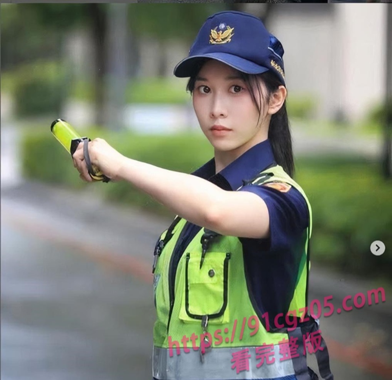 网红警花曾羽榛风云事件火爆全网!大奶细腰晃得人头晕眼花