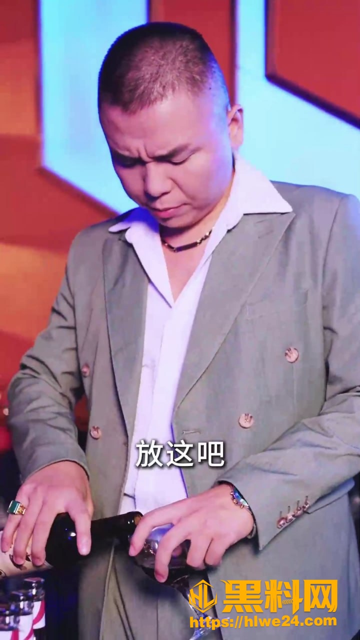 擦边短剧 舌尖上的嫩模 金牌摄影师用舌尖功夫 接连拿下极品嫩模