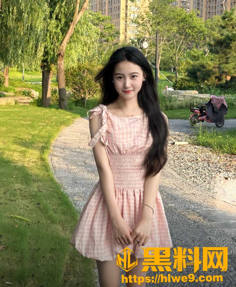 北京大学金融系 苏婉宁 吊带黑丝跪地口交 反差母狗淫荡至极