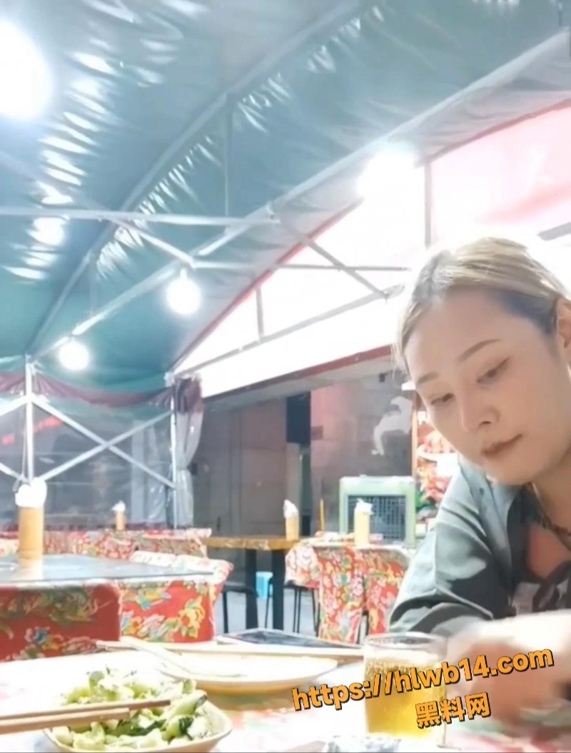 大神 酒店开房约炮 我要的是星空 妹子主动骑乘后被暴操 高潮失神尖叫连连！