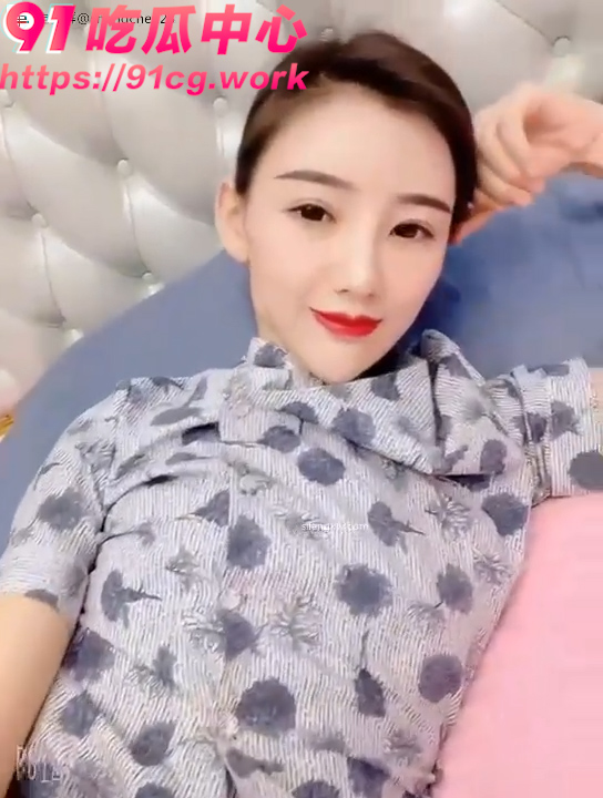 中国东方航空乘务长张思语 严重违纪递纸条示爱商界精英 落地后主动送上暖「胸」服务