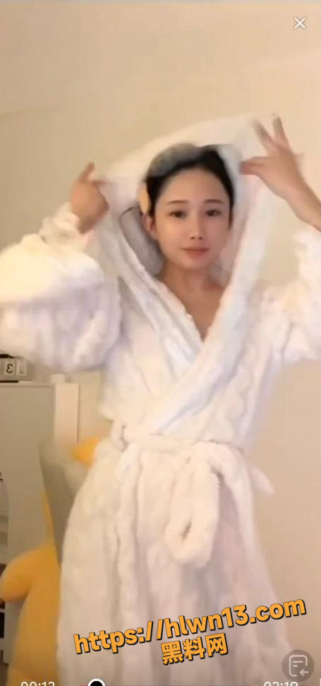 你以为的是无意走光其实是主播在发发福利 抖音高颜值美女直播走光录屏大合集 一次看个够！