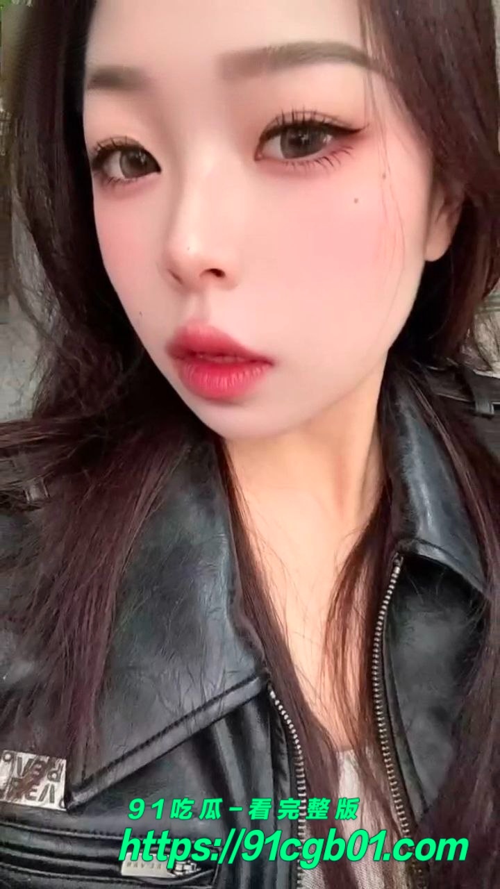 四川隆昌杨聆玉裸贷被爆料 全裸自拍火辣展示 跪地翘臀自信晃动身体