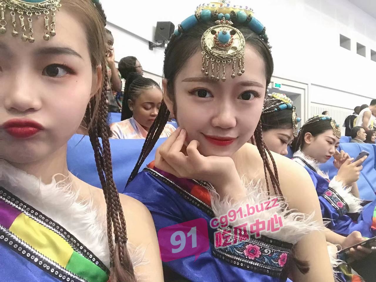 撕丝袜一时爽 一直撕一直爽！    中南名族大学李雅诗遭捆绑后入   “小婊子  平时不是不让我碰的吗”