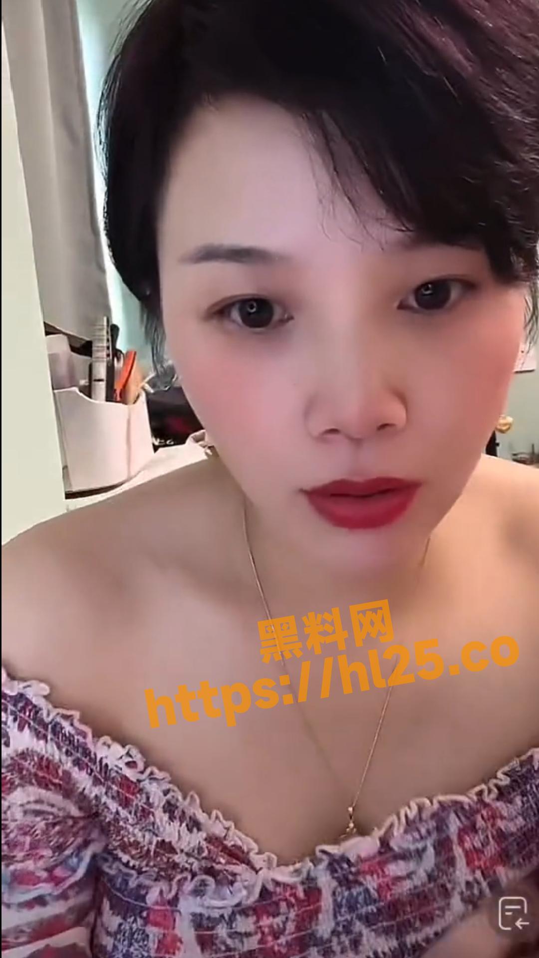 抖音一短发女神直播露点笑趴了！丰满巨乳堪称一绝美乳～