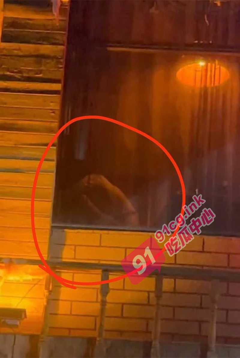 河北邯郸市第四中学 左岸咖啡旁 一对小情侣开房 靠窗激烈啪啪 被路人偷拍视频流出