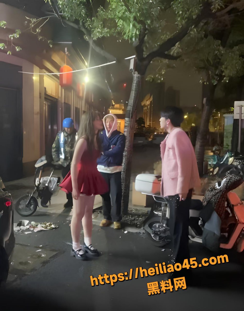 跨年街头惊天大瓜 小仙女当众揭发男友是gay兜不住屎 最好的肛肠科医生都治不好吗？