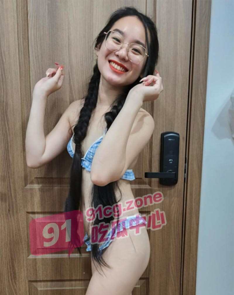 眼镜女友酥胸樱桃唇眼镜女友酥胸樱桃唇你咋这么骚动起来你怎么不动了完全沉浸