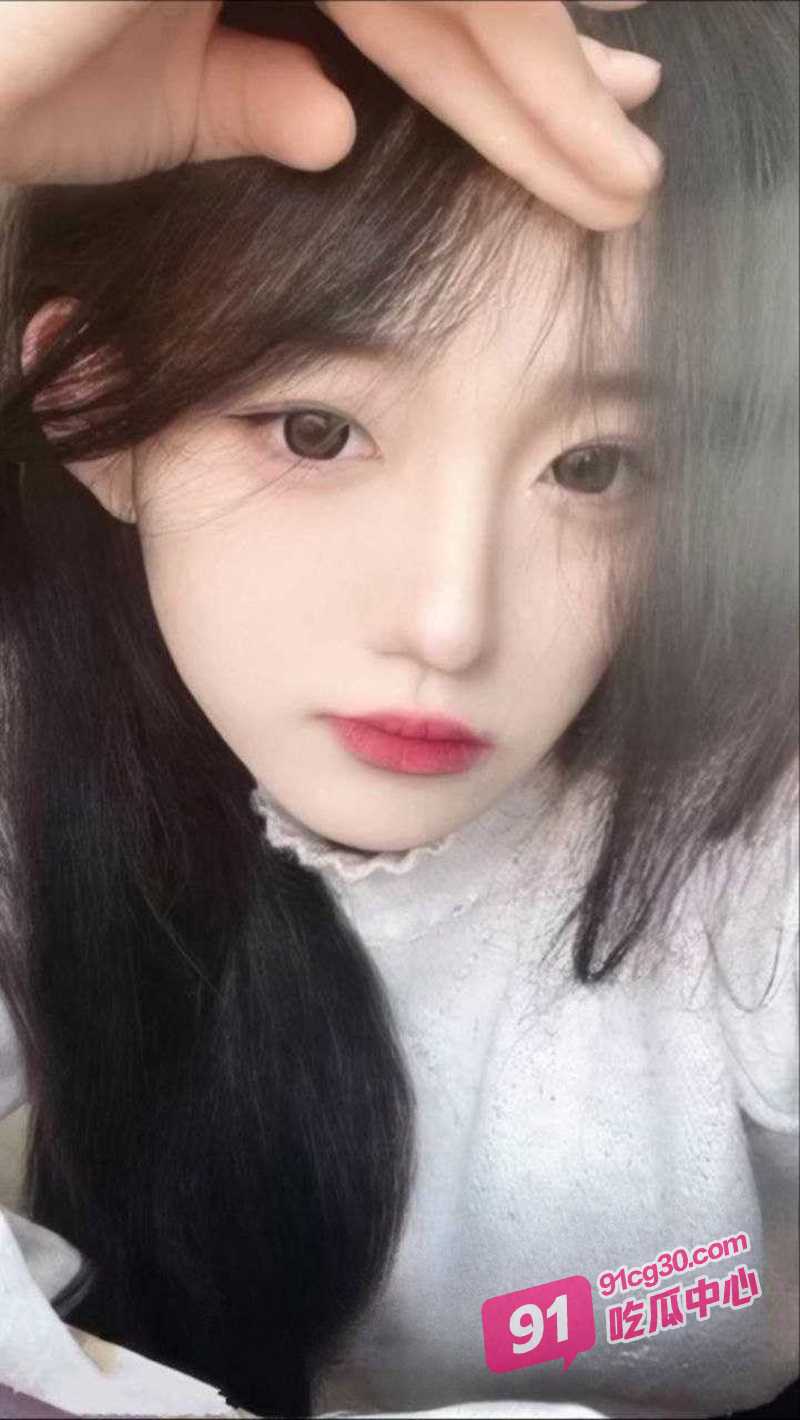 闺蜜迷奸事件！女子灌醉闺蜜交给男友玩弄 直接在昏迷中就给人家操啦！