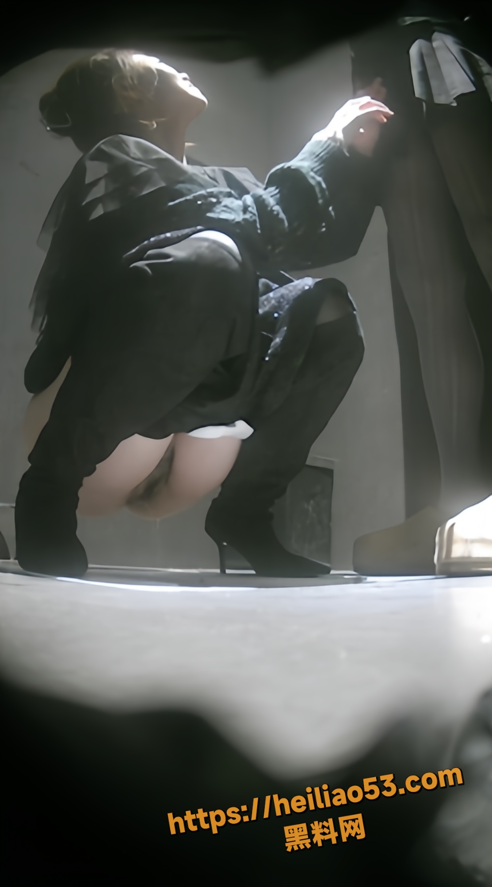 酒吧高清精品厕拍 多位高颜值美女放尿合集 嫩穴翘臀尽收眼底！
