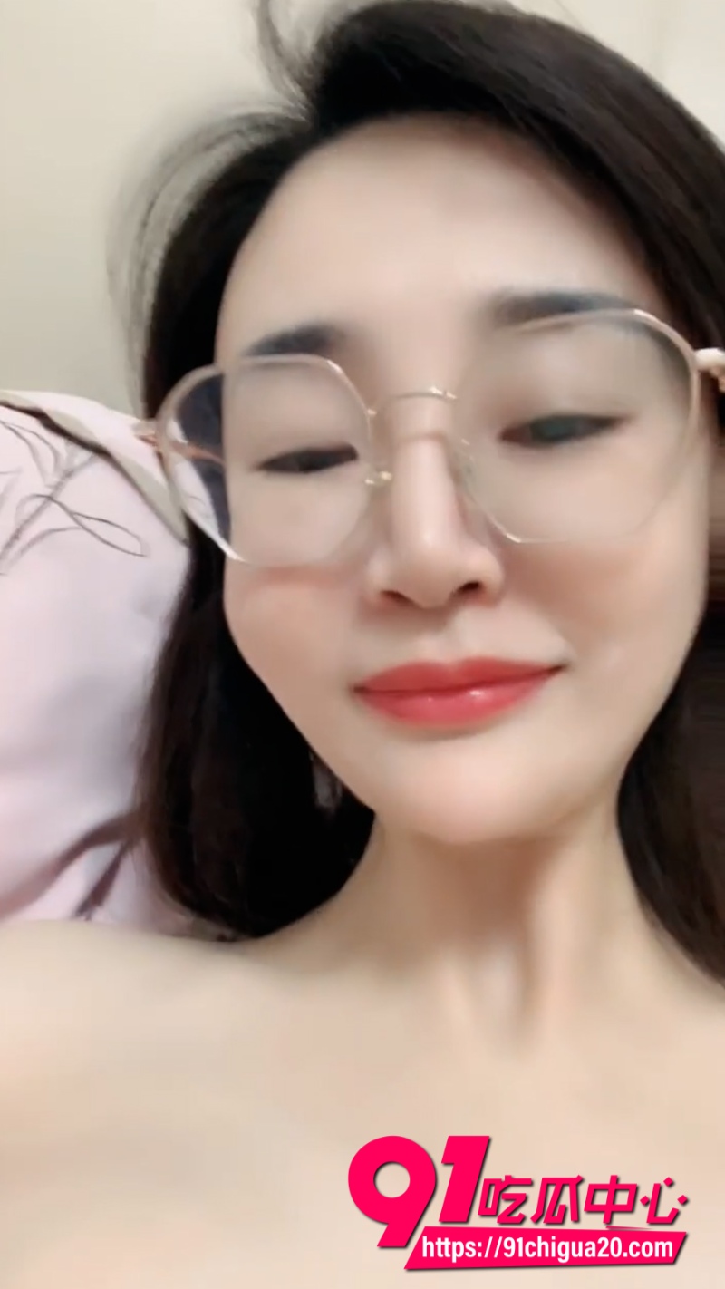 高颜眼镜妹7 高颜眼镜妹7