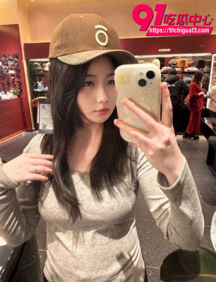 广东大三学生妹李嘉啟人体写真曝光 贫乳靓妹全裸大胆掰穴