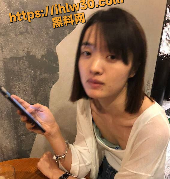 培训班认识的大二妹子 看着挺清纯 果断拿下 就是胸小了点 但是床上功夫一流 喜欢上位 叫声超级淫荡!