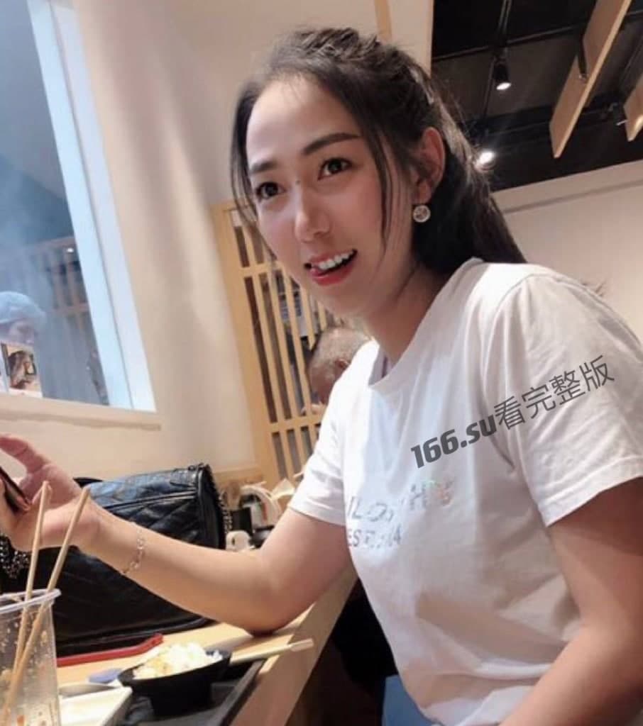 绿帽夫找单男玩自己妻自己拍摄意淫 配图2