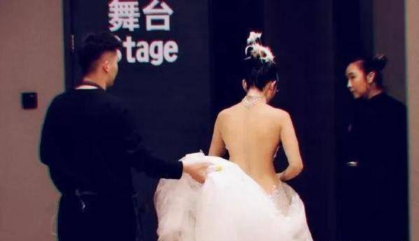 自律有多可怕？看看莫文蔚的腿、杨丽萍的背和许晴的臀，就知道了 配图5