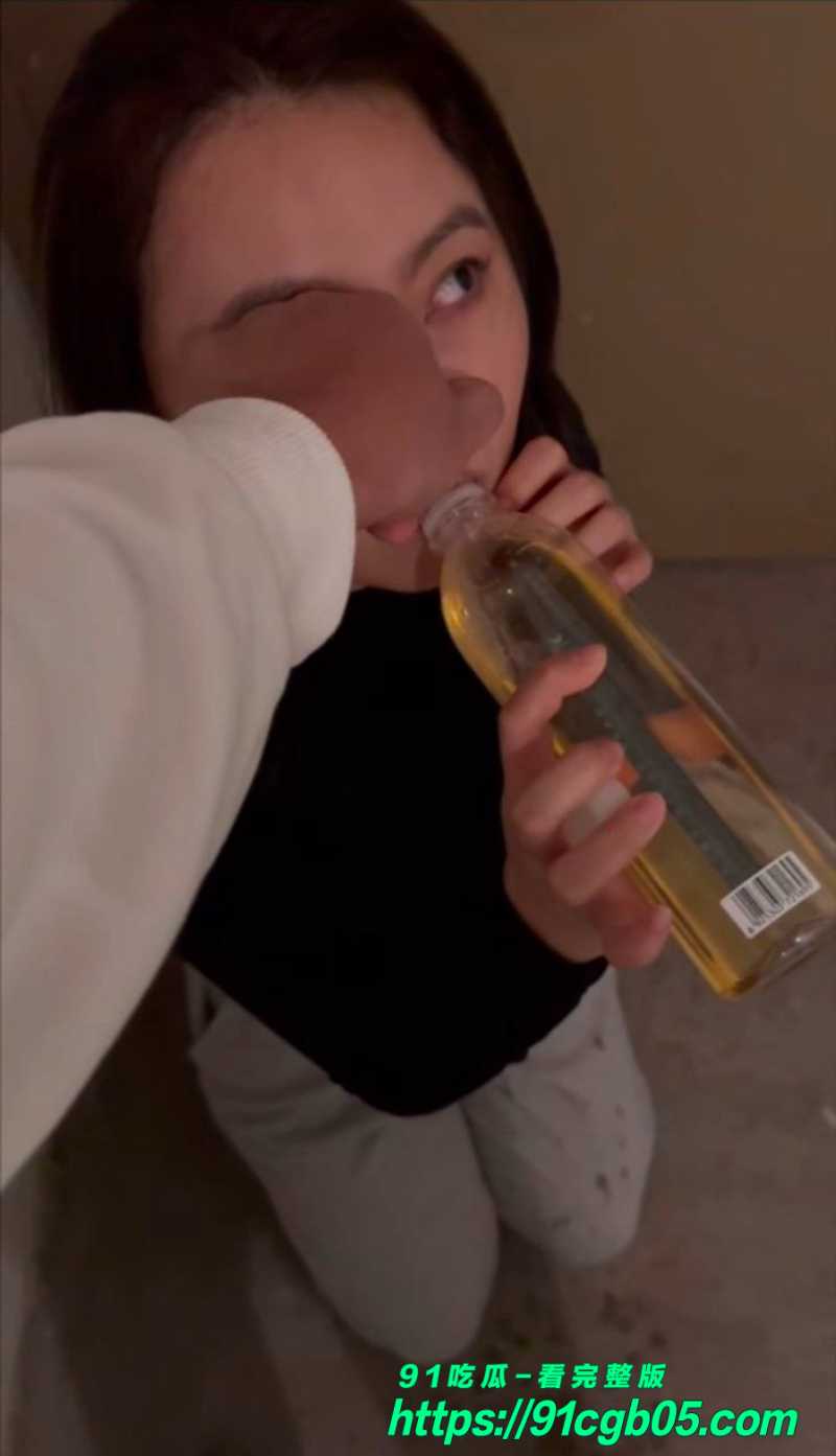 极品大神调教女友喝尿 女友主动顺从 爱意爆棚 离谱玩法让人崩溃 禁忌刺激反差狂热