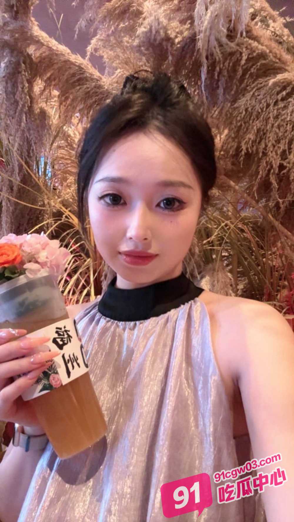 工地壮男约操外围辣妹！黑丝美女被多年没操过女人的男人爆操偷拍！ 配图3