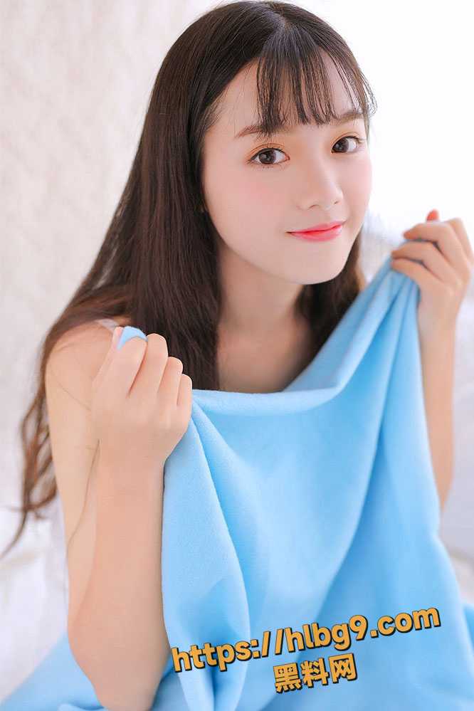 这又是谁的女神 还在上班就跟情人偷情 一边打电话 一边被后入爆操 刺激十足