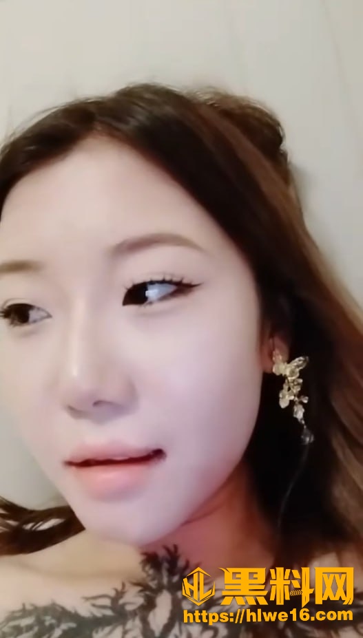 网友求瓜 高颜值精神小妹 碧梨付洁 曾经的校花勾搭精壮小伙 被暴力打桩插到瘫软在床