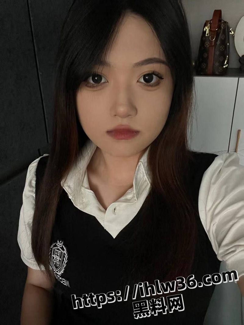十分白嫩的大学生妹子分手后被渣男曝光做爱视频 原来背地里也是骚鸡一只 还自称小骚货