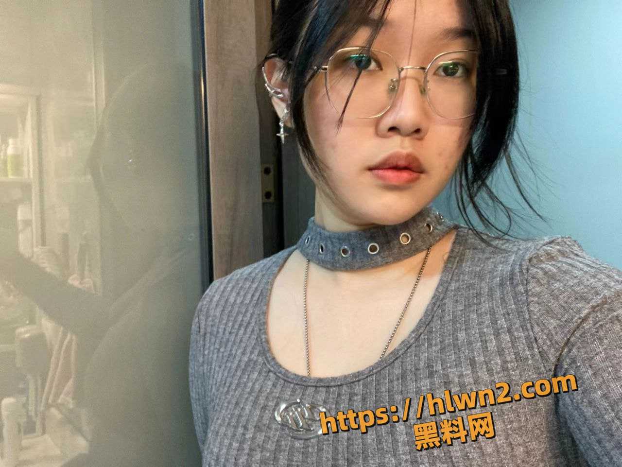 南京市第十四中学19岁女高中生 邹楚冉 凭借巨乳裸聊卖骚 还会做兼职 同学给钱就给人打飞机！
