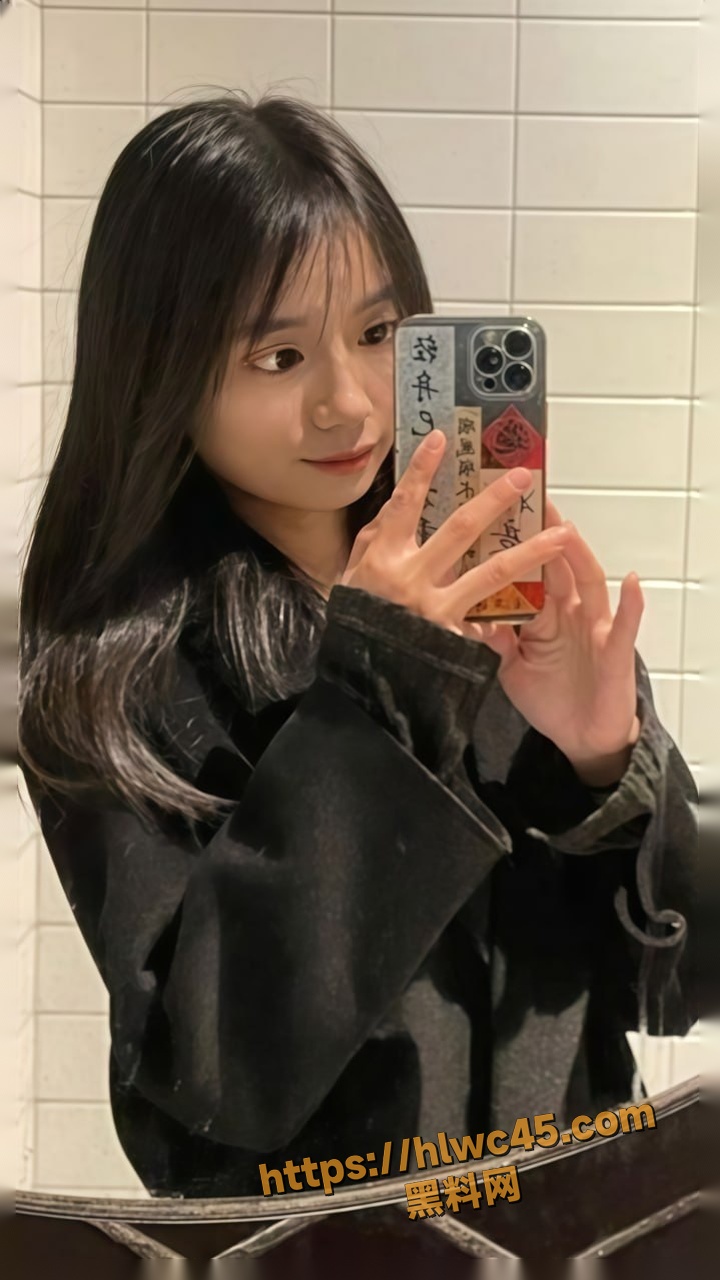 极品眼镜大奶妹 娇嫩身材完美炮架 揉奶扣逼自慰福利流出