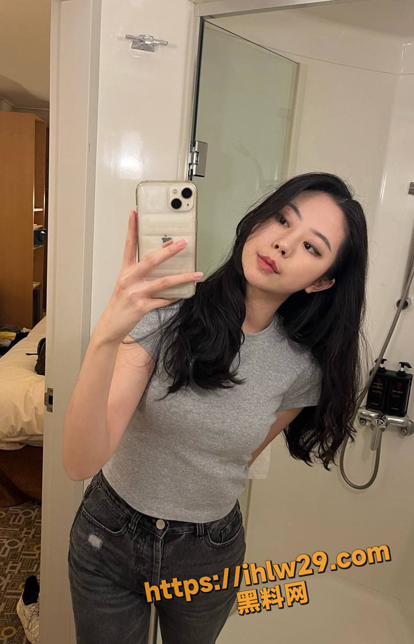 前女友现在是某个中学的人民教师。以前大学时候是个校鸡，估计现在天天被学生轮着操！料友投稿