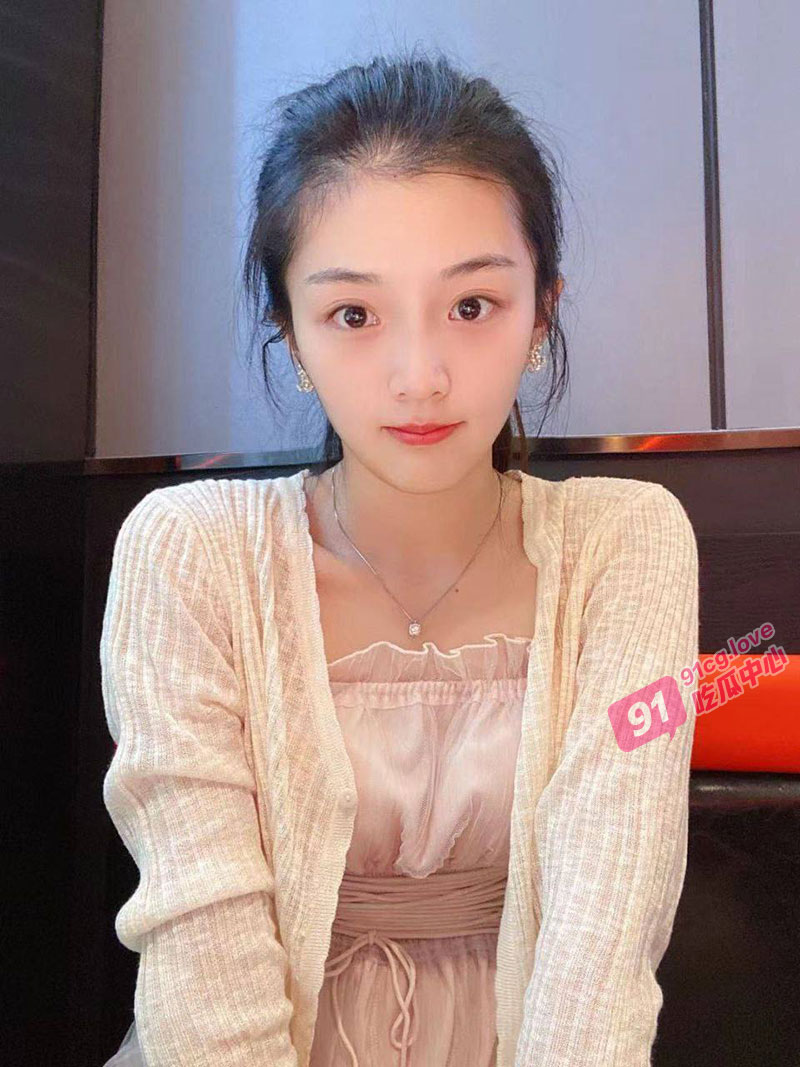 【极限反差婊御姐风】女主在镜头下搔首弄姿，为金主跪舔长枪就此堕落！