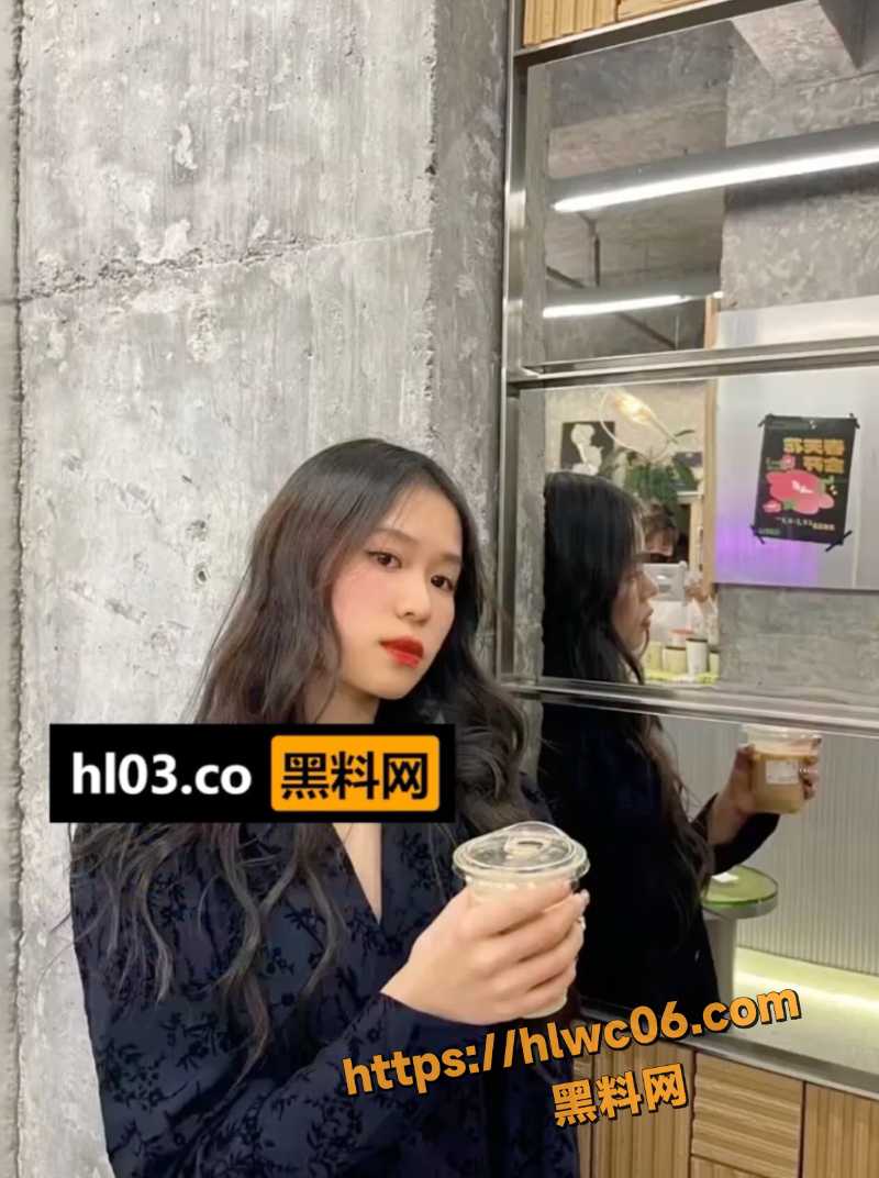 小姨子给我口活儿 还有点害羞 真实私密视频