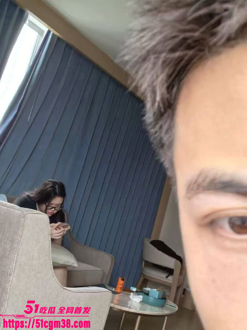 520奔现遇重型坦克妹 1