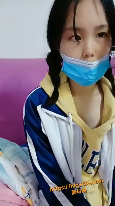 清纯甜美的学生妹 金钱挥霍无度 为请同学吃饭贱卖初夜 下海直播露脸破处被操的嗷嗷叫