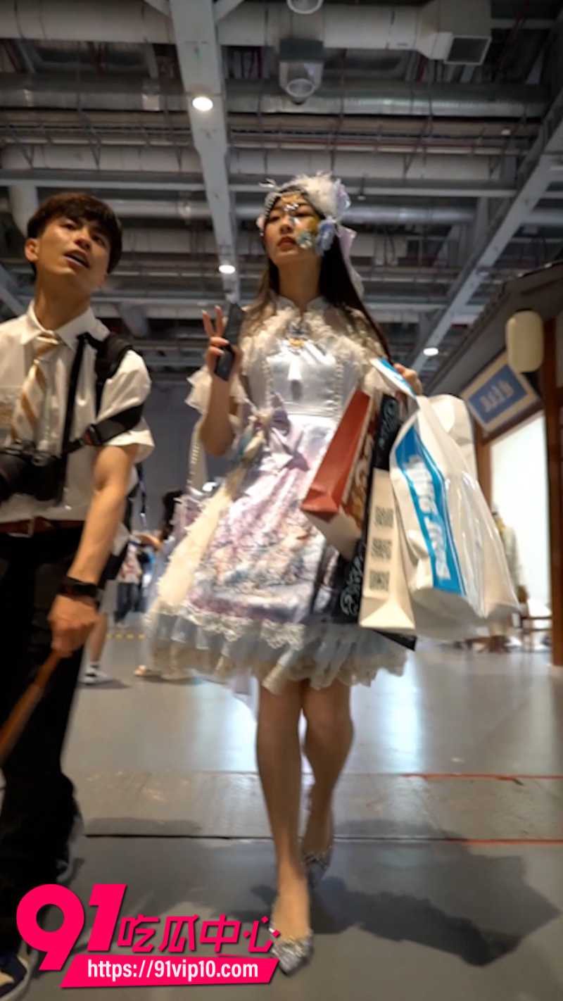 抄底大神漫展抄底蓝洛丽塔银高跟精致小仙女3