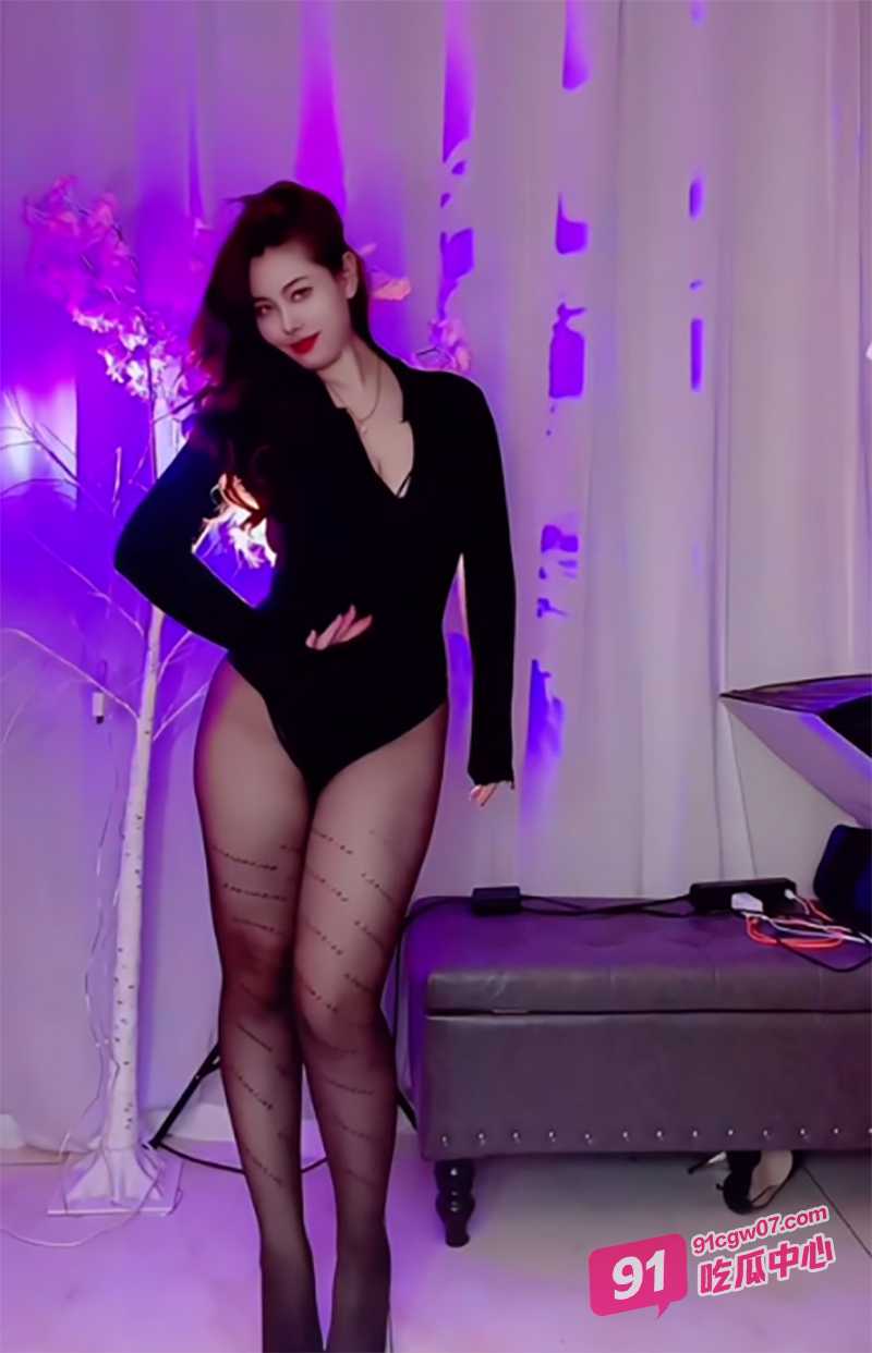 快手百万网红安妮朵朵 3000元重磅定制 肥臀大奶脱衣摇乳 看的我要射了~
