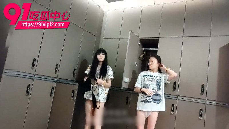 保洁大妈在女浴室偷拍美女裸体画面6 保洁大妈在女浴室偷拍美女裸体画面6