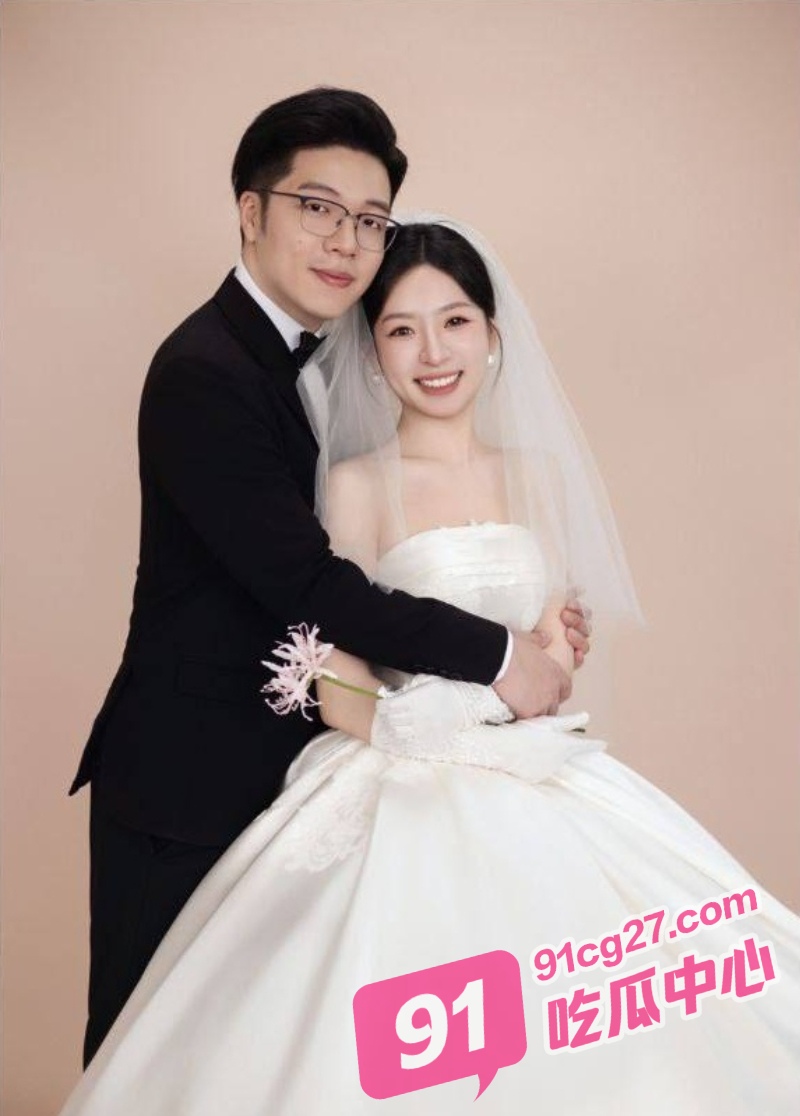 新婚夫妇吴梦雪许张胤 吃瓜群众面前做爱 竟然没拉窗帘就开始了！