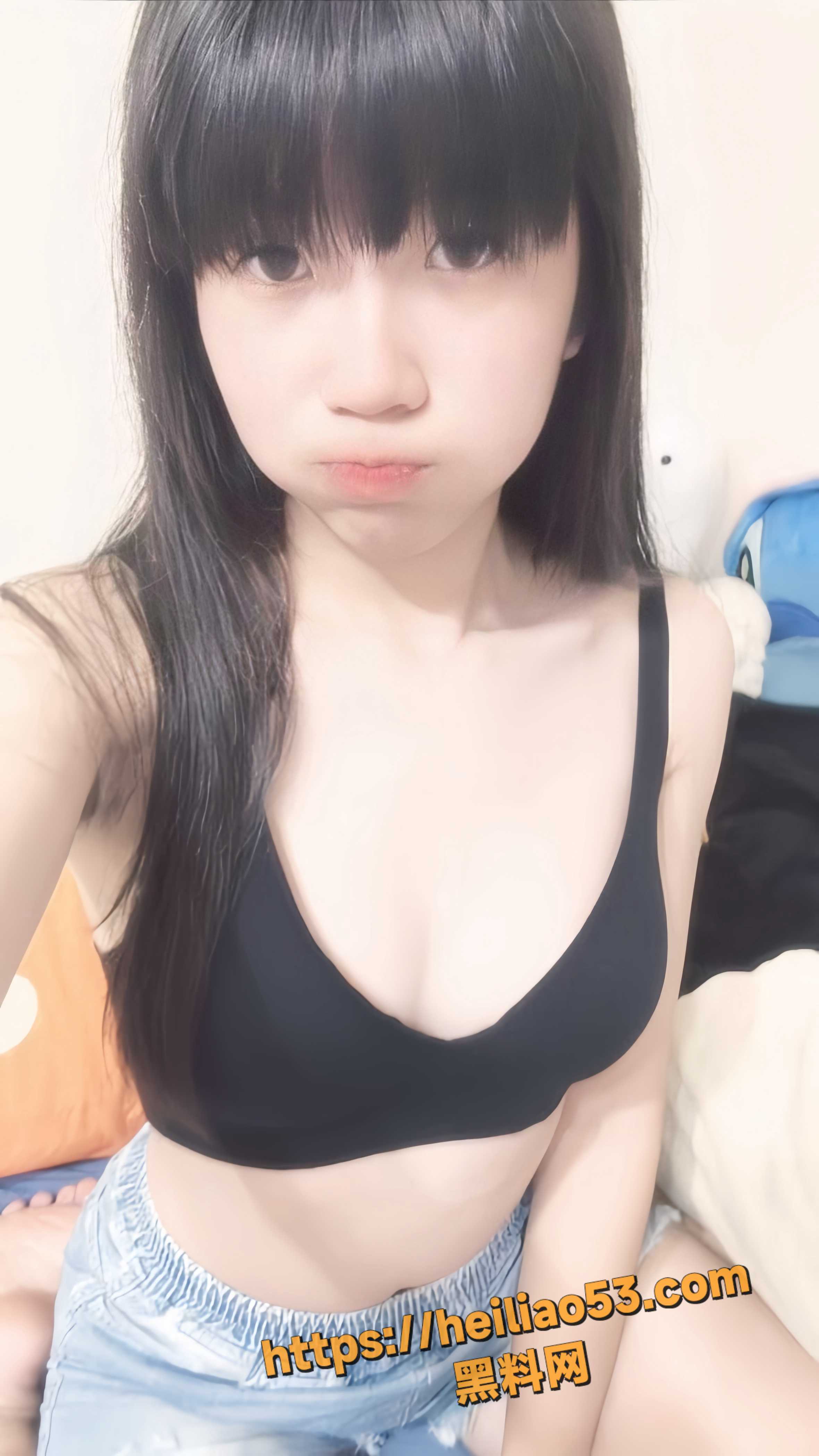 广东中山眼镜学生妹 钟可可 居家自拍三点全露 嫩穴自慰泄密完整版！