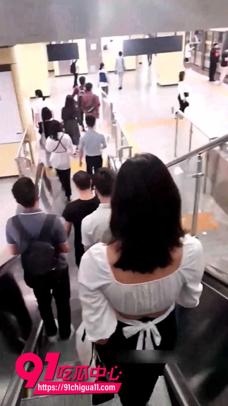 国产地铁痴汉猥亵年轻少女11 国产地铁痴汉猥亵年轻少女11
