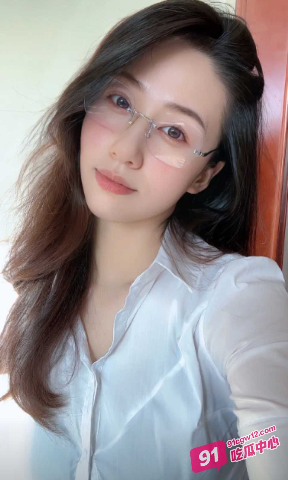 玩弄少妇邻居全记录～老公在家睡觉跑出来被我操 然后夹着精液回家 配图2